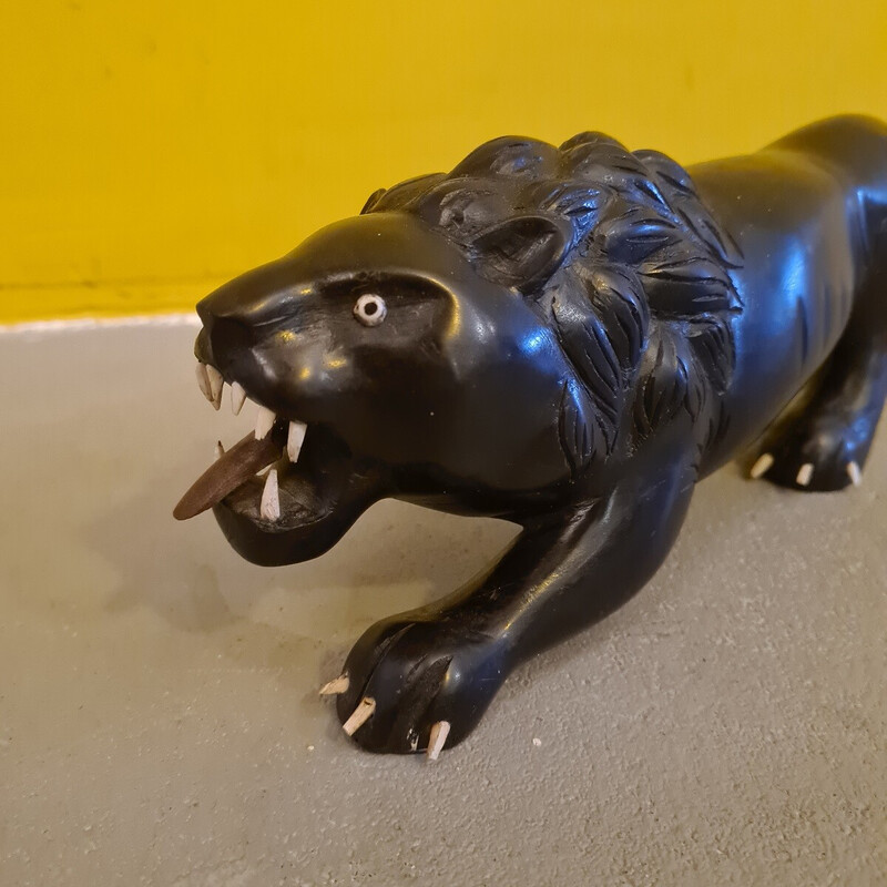 Vintage ebony sculpture depicting a menacing lion, 1940