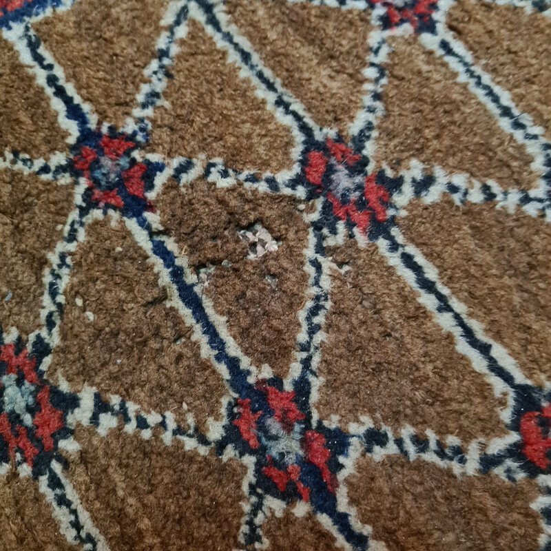 Vintage Persian rug in hand-knotted wool