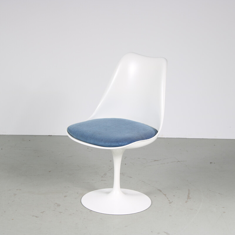 Vintage “Tulip” dining chair in white aluminum by Eero Saarinen for Knoll International, USA 1960