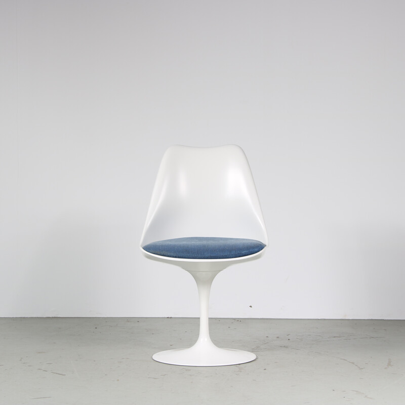 Vintage “Tulip” dining chair in white aluminum by Eero Saarinen for Knoll International, USA 1960