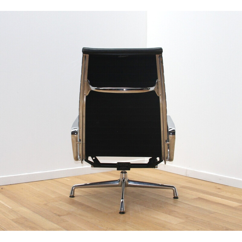 EA124 cadeira de escritório vintage em alumínio cromado e couro de Charles e Ray Eames para Vitra