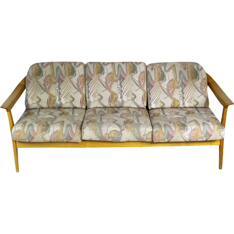 Von Wilhelm Knoll produzierte Wohnzimmergarnitur bestehend aus einem Sofa, einem Paar Sessel und einem Couchtisch - 1970