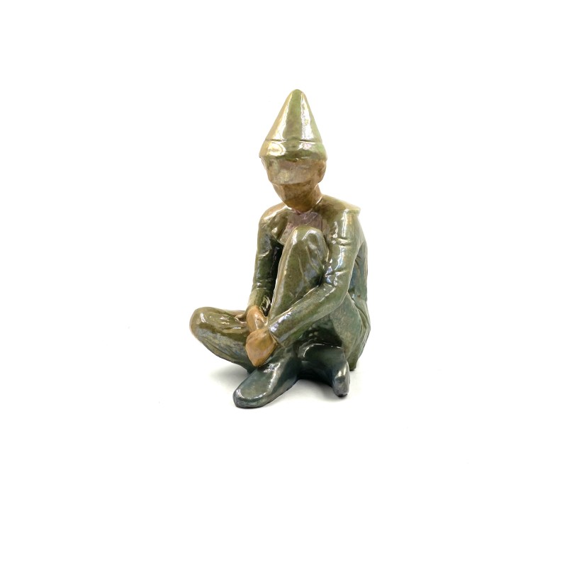 Figurine verte vintage en céramique représentant un garçon assis par Giordano Tronconi, Italie 1950