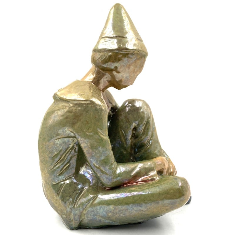 Statuetta vintage in ceramica verde di Giordano Tronconi raffigurante un ragazzo seduto, Italia 1950