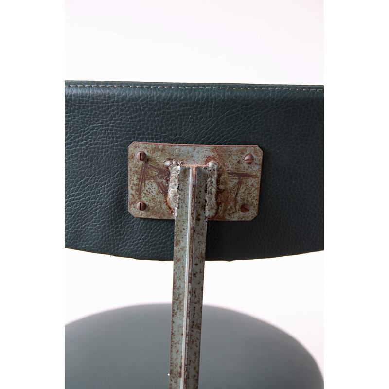 Chaise pivotante industrielle vintage verte en métal et en cuir - 1940