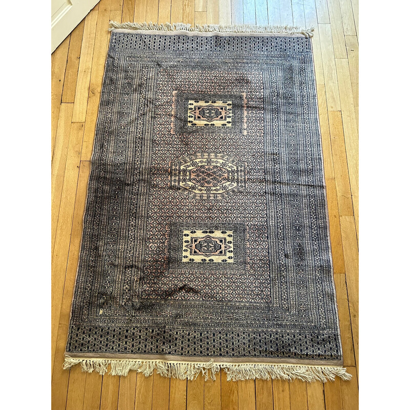 Vintage oriental rug in wool and silk, Pakistan 1970