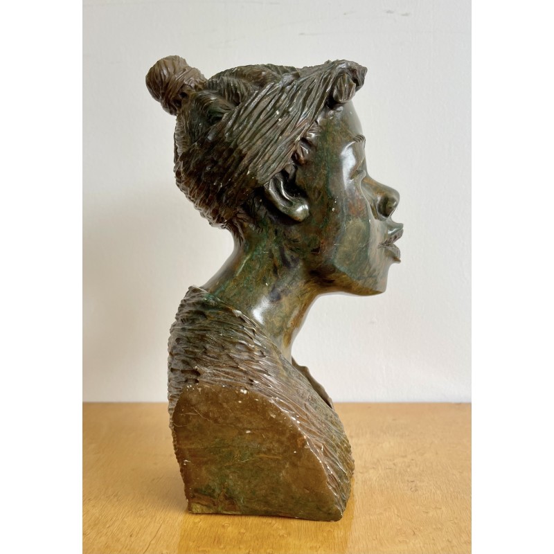 Sculpture vintage d'une femme africaine du Zimbabwe