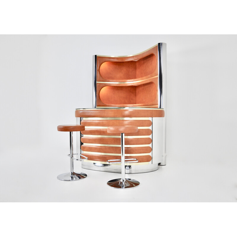Vintage bar cabinet in leather and chrome metal with 2 stools, 1970