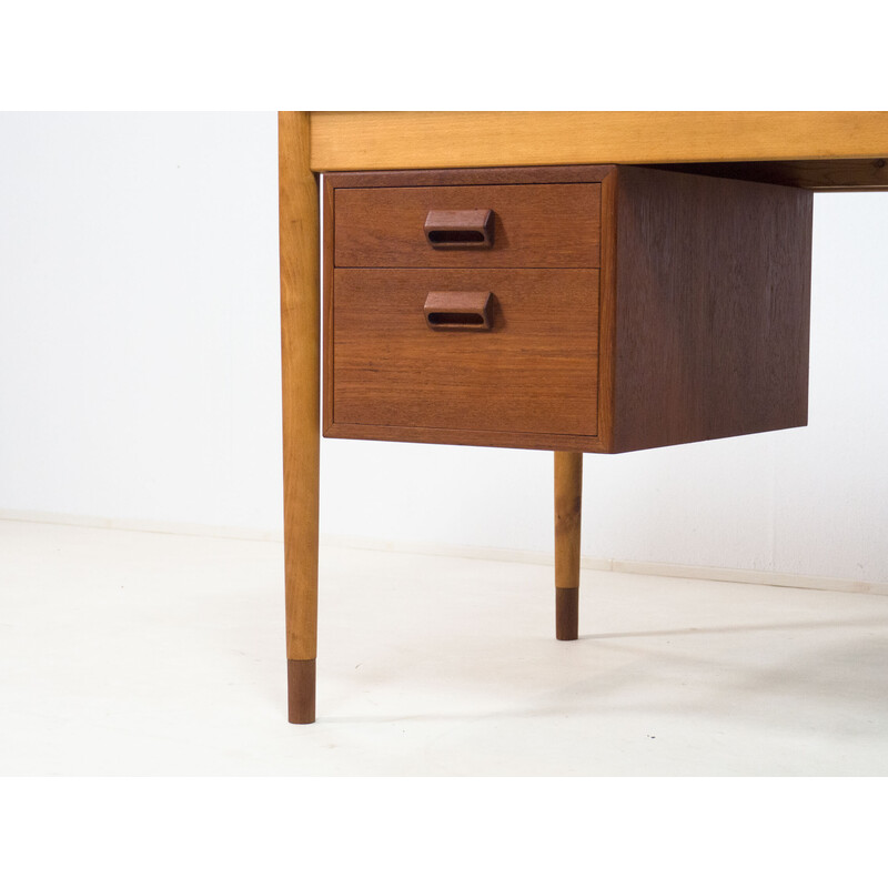 Vintage model 130 desk in teak and beech by Børge Mogensen for Søborg Møbler, Denmark 1950