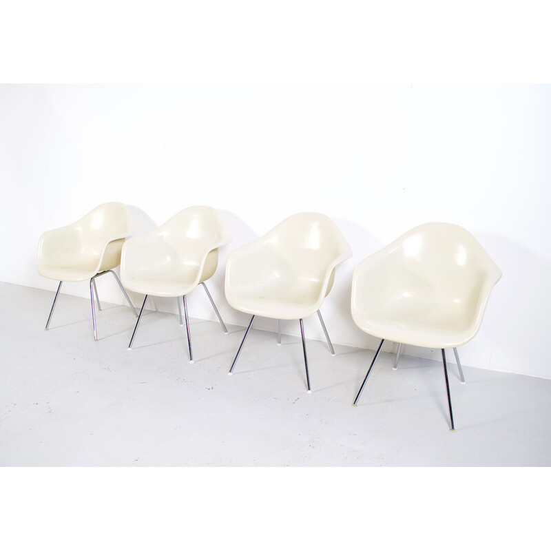 Set of 4 vintage Dax armchairs in chrome steel and fiberglass by Charles and Ray Eamesen for Mobilier International, 1960