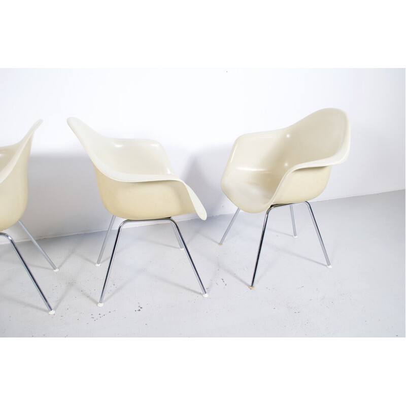 Set of 4 vintage Dax armchairs in chrome steel and fiberglass by Charles and Ray Eamesen for Mobilier International, 1960