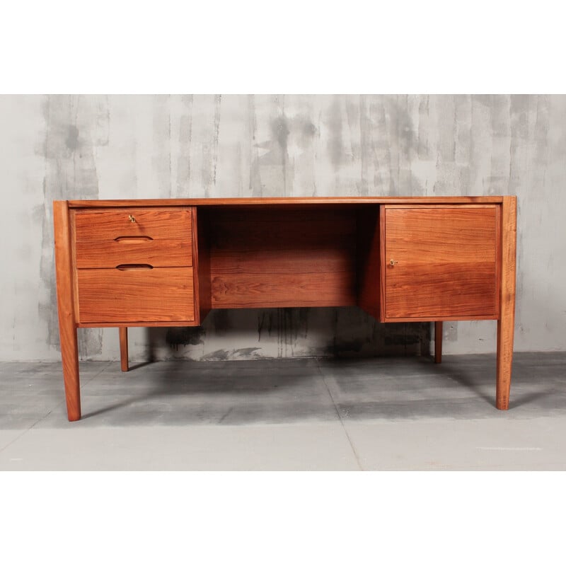 Vintage walnut desk by Wilhelm Renz, 1960