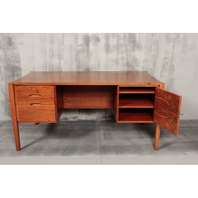 Vintage walnut desk by Wilhelm Renz, 1960