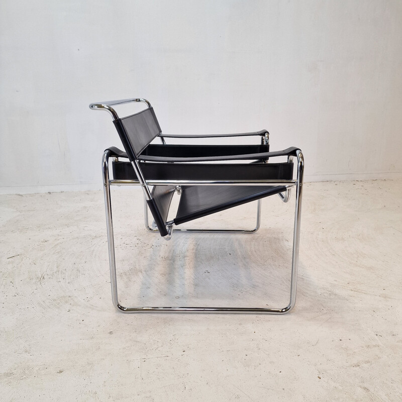 Pair of vintage Wassily armchairs in chrome steel and black leather by Marcel Breuer, Italy 1990