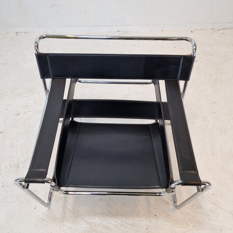 Pair of vintage Wassily armchairs in chrome steel and black leather by Marcel Breuer, Italy 1990