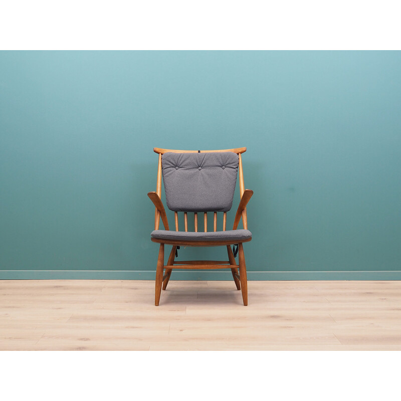 Vintage IW2 chair in beech by Illum Wikkelsø for Niels Eilersen, Denmark 1960