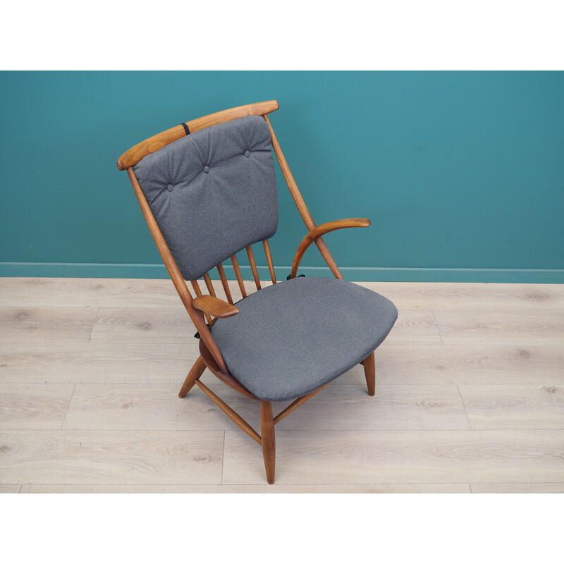 Vintage IW2 chair in beech by Illum Wikkelsø for Niels Eilersen, Denmark 1960