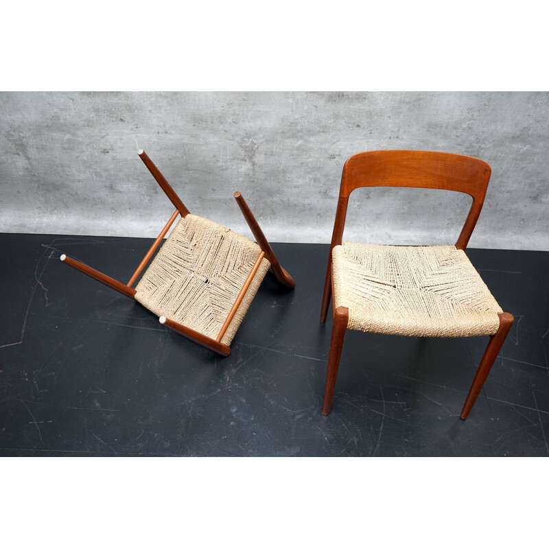 Par de cadeiras vintage em teca modelo 75 de Niels Møller para Jl Mollers, 1950