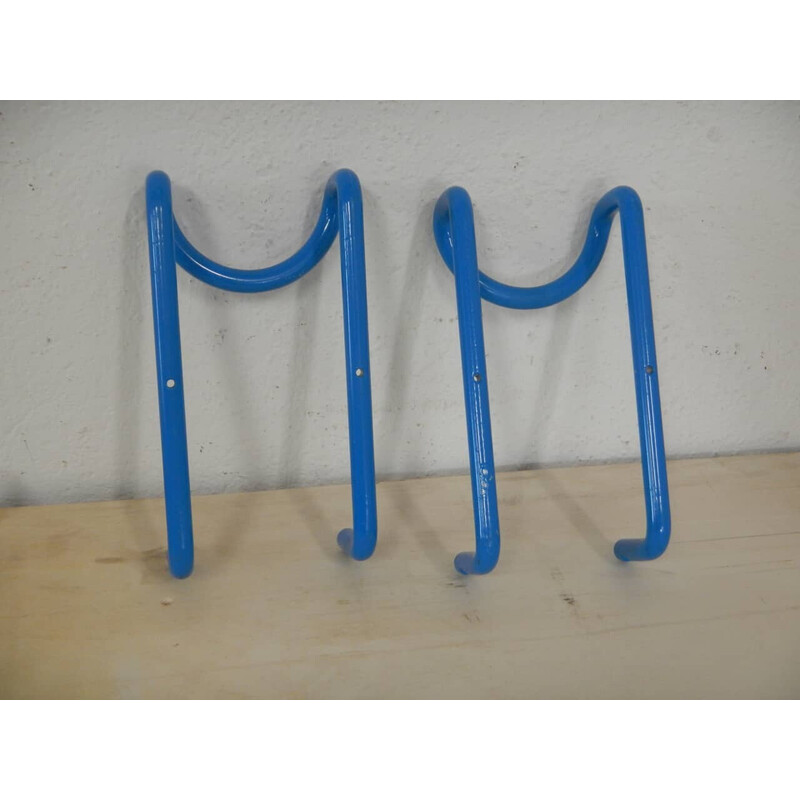 Pair of vintage light blue and blue metal hangers, 1980