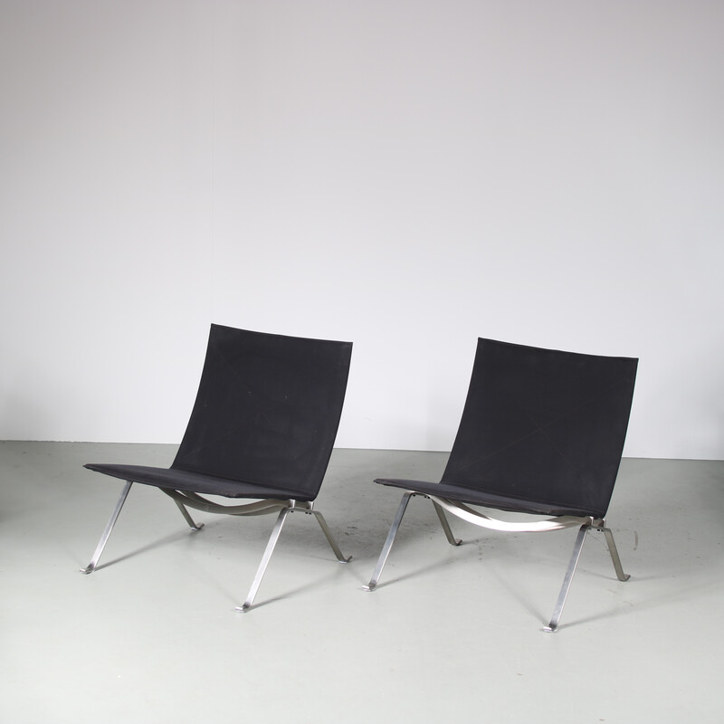 Ein Paar PK22 Stühle aus verchromtem Metall und schwarzem Segeltuch von Poul Kjaerholm für Fritz Hansen, Dänemark 2010