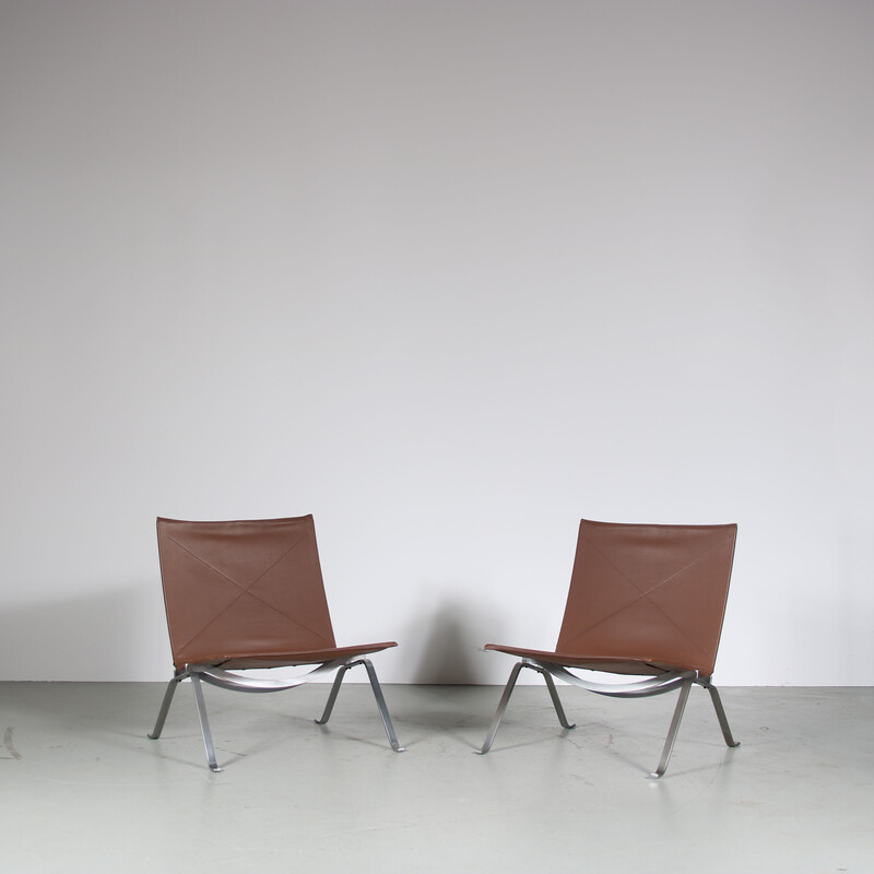 Pair of vintage PK22 chairs in chrome metal and brown leather by Poul Kjaerholm for Fritz Hansen, Denmark 1980