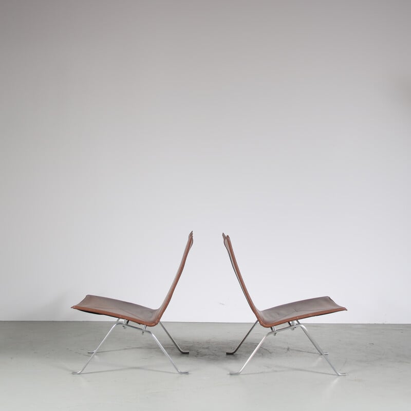 Pair of vintage PK22 chairs in chrome metal and brown leather by Poul Kjaerholm for Fritz Hansen, Denmark 1980