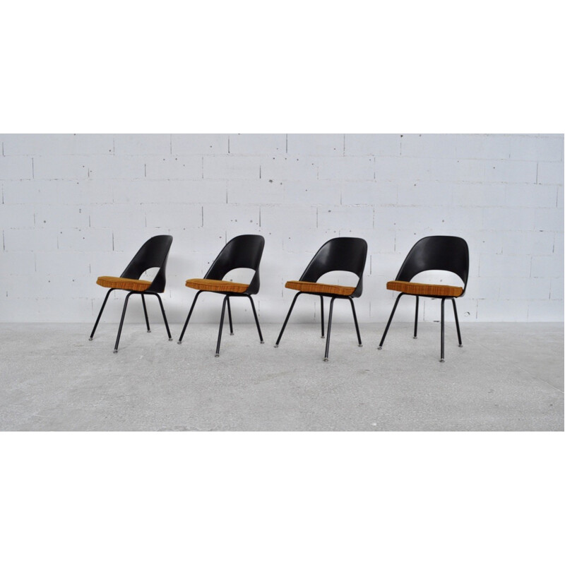 Set of 4 Conference chairs by Eero Saarinen - 1970s