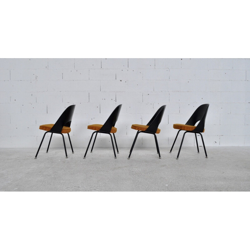 Suite de 4 chaises modèle Conférence par Eero Saarinen - 1970