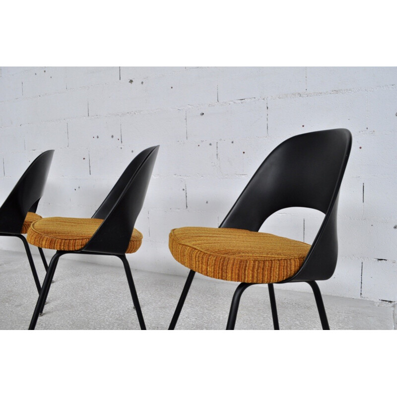 Suite de 4 chaises modèle Conférence par Eero Saarinen - 1970