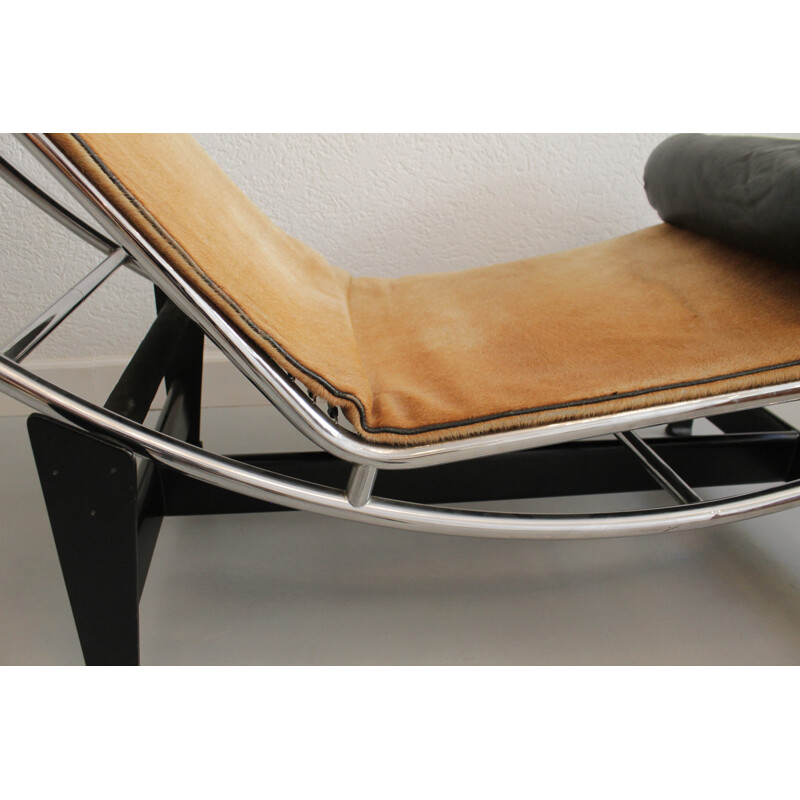 LC4 lounge chair in foal skin by Le Corbusier, Pierre Jeanneret and Charlotte Perriand - 1960s