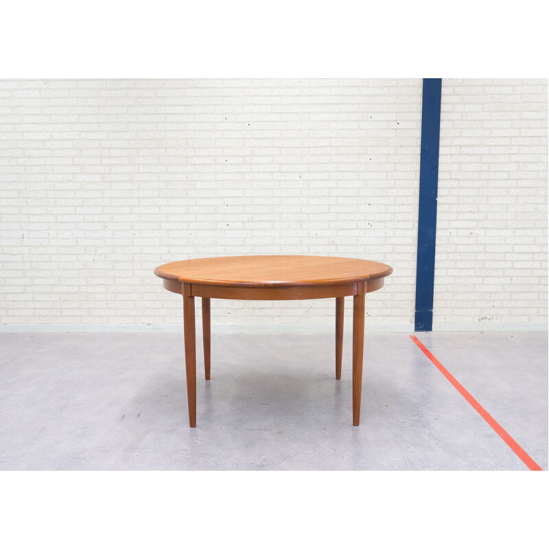 J.L. Møller Møbelfabrik extendable teak dining table designed by Niels Otto Møller - 1960s