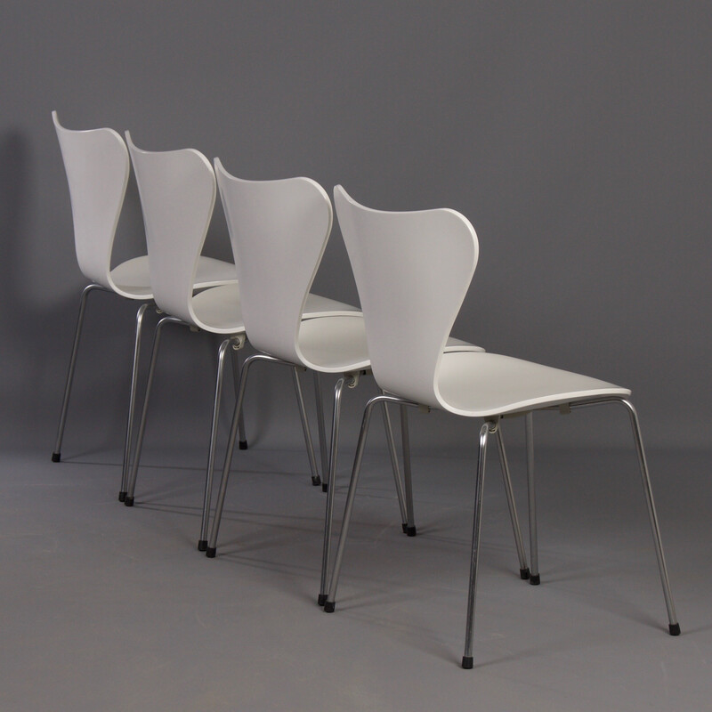 Set of 4 vintage white wooden butterfly chairs by Arne Jacobsen for Fritz Hansen, 2008