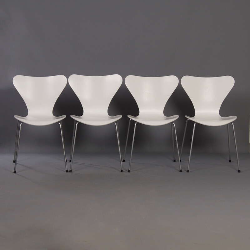 Set of 4 vintage white wooden butterfly chairs by Arne Jacobsen for Fritz Hansen, 2008