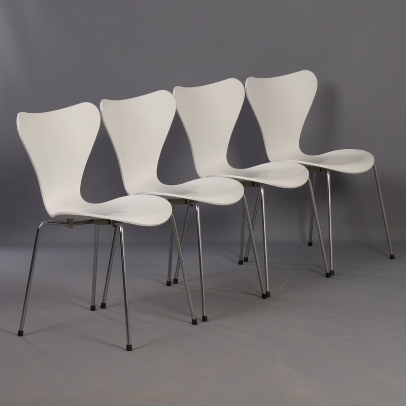 Ensemble de 4 chaises papillon vintage en bois blanc par Arne Jacobsen pour Fritz Hansen, 2008