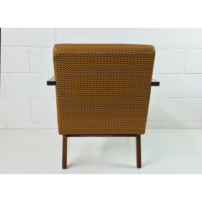 Fauteuil couleur safran en bois et en tissu - 1960