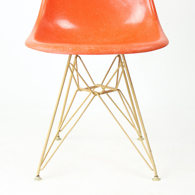 Schalenstuhl aus orangefarbenem Fiberglas von Charles und Ray Eames für Herman Miller, 1960