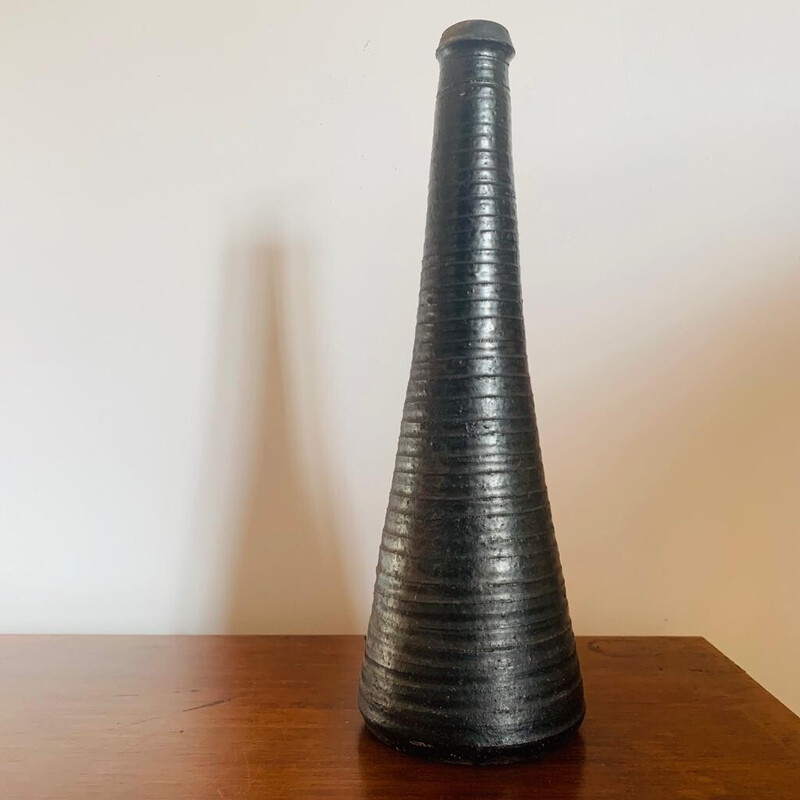 Vintage conical vase in black glazed earth with ringed pattern