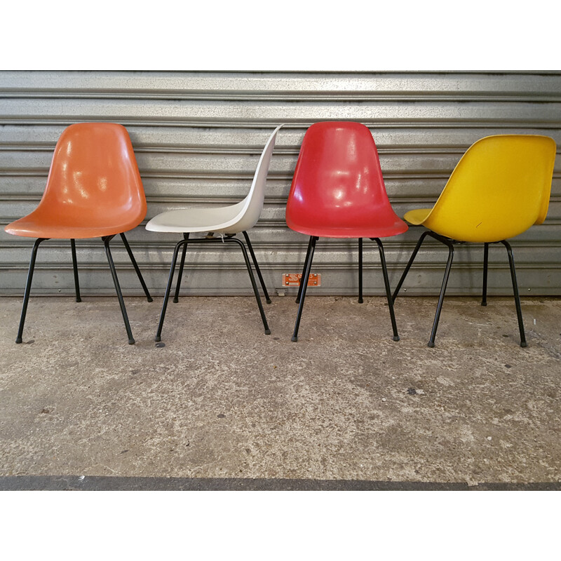 Set of 4 multicolored chairs by Charles and Ray Eames for Herman Miller - 1960s