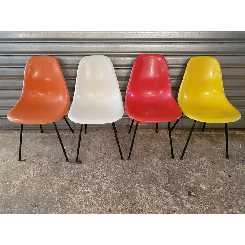 Set of 4 multicolored chairs by Charles and Ray Eames for Herman Miller - 1960s