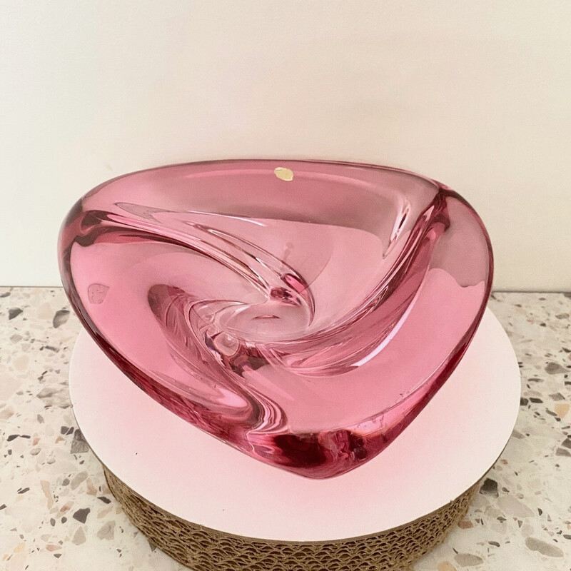 Vintage triangular bowl "Patelle" in pink crystal for Val Saint Lambert, France 1962