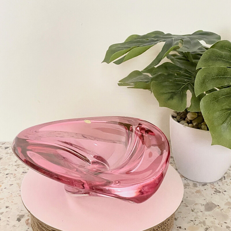 Vintage triangular bowl "Patelle" in pink crystal for Val Saint Lambert, France 1962