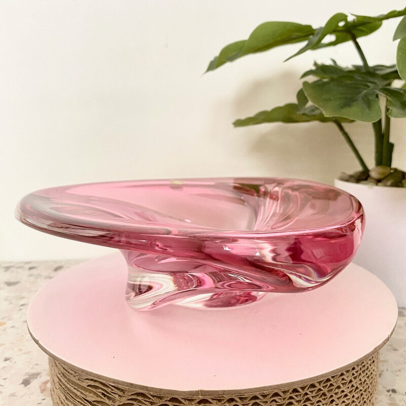 Vintage triangular bowl "Patelle" in pink crystal for Val Saint Lambert, France 1962