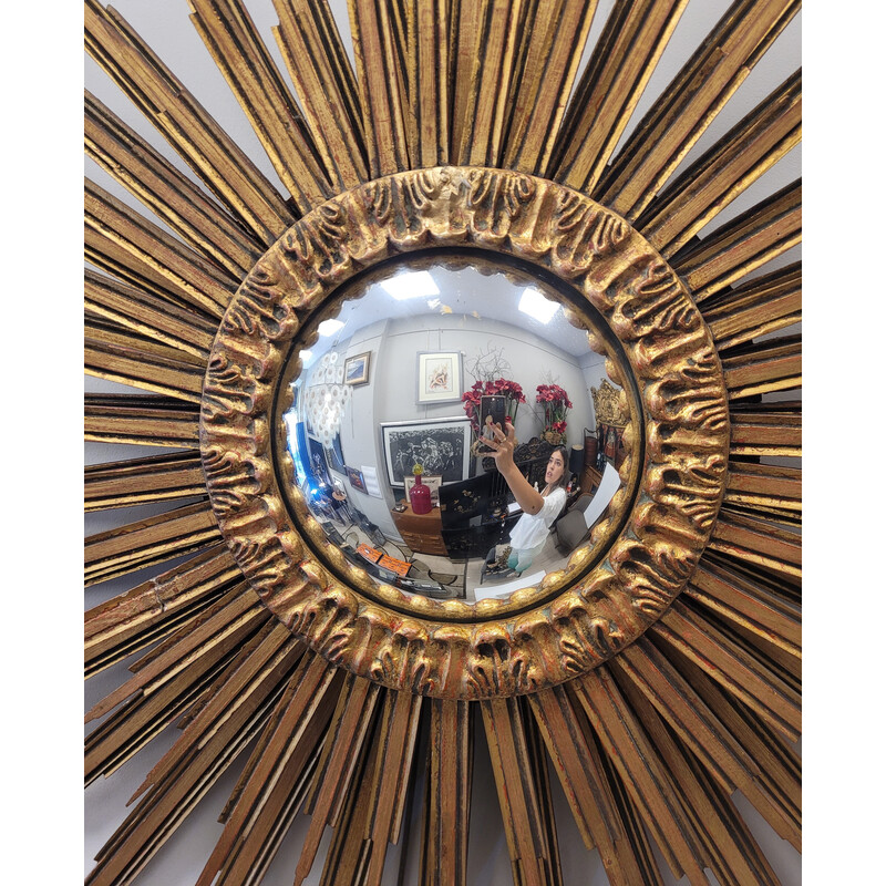 Miroir convexe vintage en bois sculpté et doré en forme de soleil