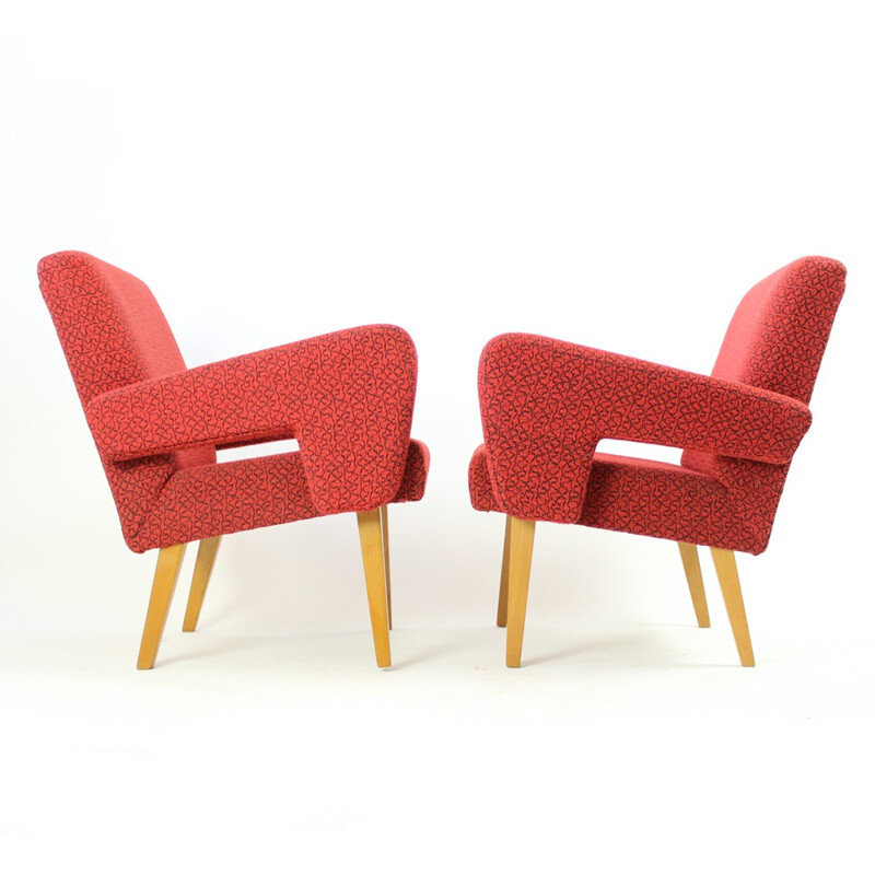 Paire de fauteuils rouges en tissu et en bois - 1960