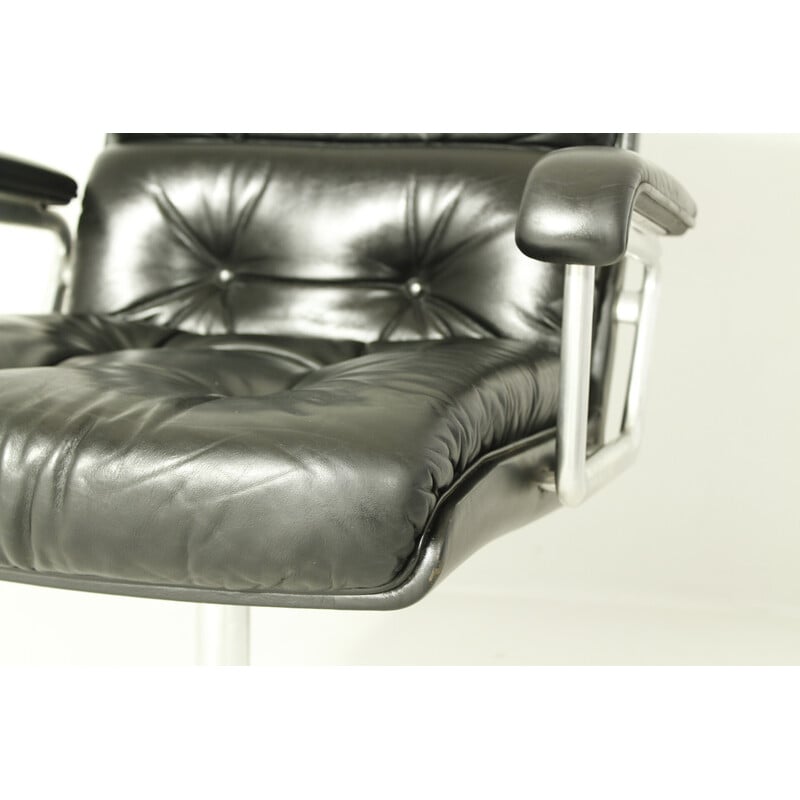 Vintage Eurochair swivel leather armchair by Girsberger, 1970
