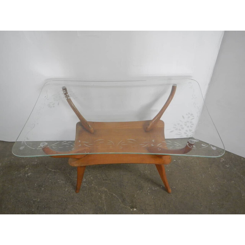 Sofá vintage de madera de cerezo con mesa de centro