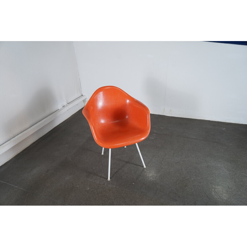 Cadeira de fibra de vidro laranja vintage de Charles e Ray Eames para Vitra, Alemanha 1960