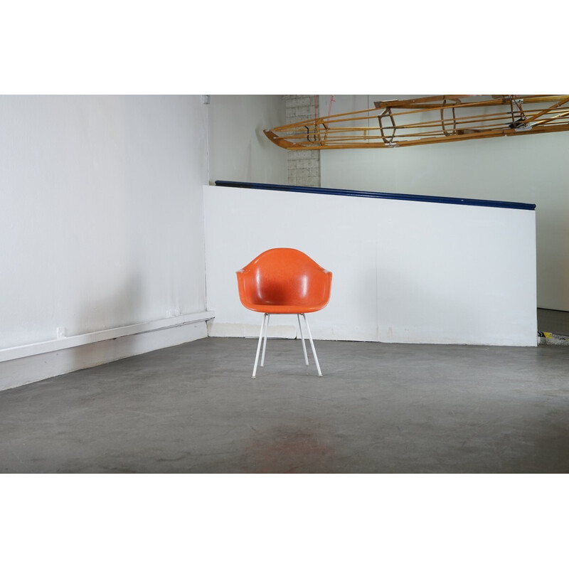 Chaise vintage orange en fibre de verre par Charles et Ray Eames pour Vitra, Allemagne 1960