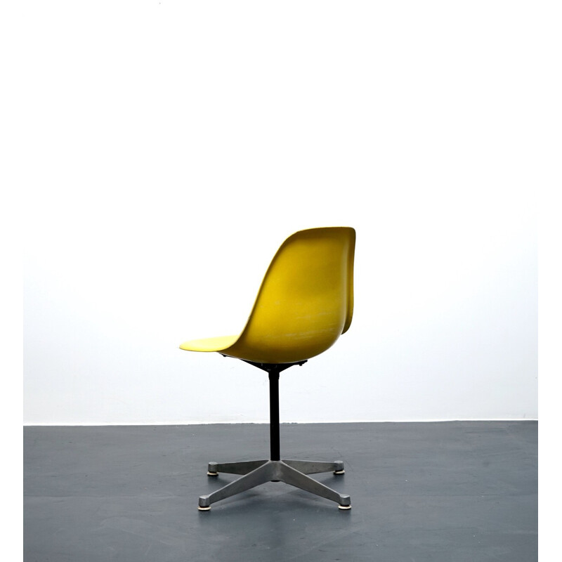 Cadeira de fibra de vidro amarela vintage de Charles e Ray Eames para a Herman Miller, Alemanha, 1960