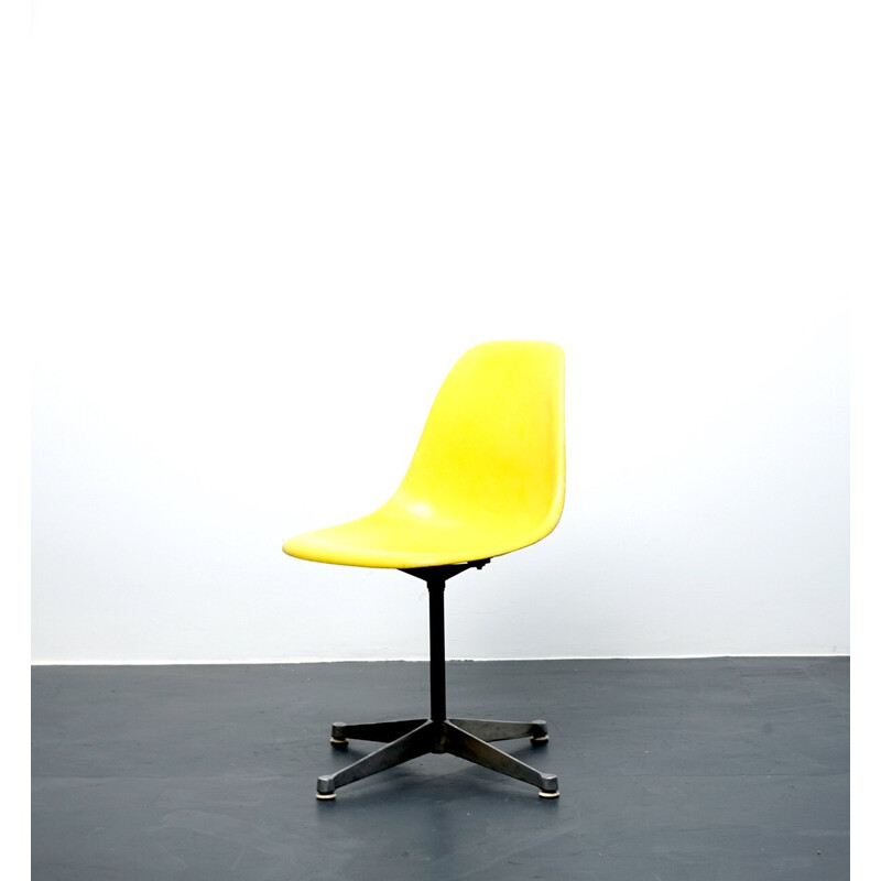 Cadeira de fibra de vidro amarela vintage de Charles e Ray Eames para a Herman Miller, Alemanha, 1960